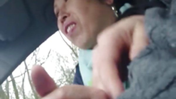 爸爸的医生朋友羞辱青少年审查了旧中国的亚洲女孩的乳头玩